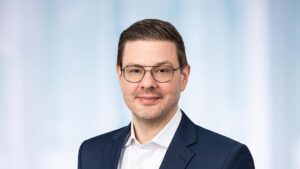 Jan-Felipe Salzmann besitzt einen Abschluss als Bachelor of Arts in Business Administration & Real Estate Management von der Dualen Hochschule Baden-Württemberg.