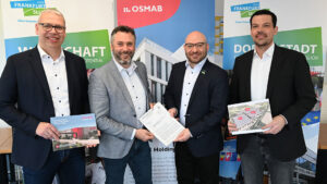 Peter Bergmann und Arne Haeger (beide Projektleiter Alcaro Invest GmbH), René Wilke (Oberbürgermeister Stadt Frankfurt (Oder) und Christopher Nüßlein (Geschäftsführer Investor Center Ostbrandenburg GmbH) (v.l.n.r.)