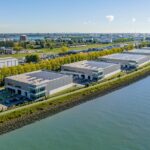 Eine der größten Solardachanlagen Europas auf dem Patrizia-Logistikgelände in Maasvlakte im Großraum Rotterdam.