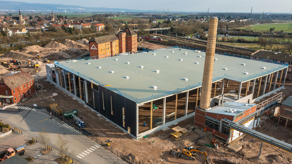Richtfest gefeiert: Erfolgreicher Meilenstein für das VAREAL mit Abschluss des Rohbaus eines Hallen-Neubaus und DGNB-Platin-Vorzertifikat für das Quartier.