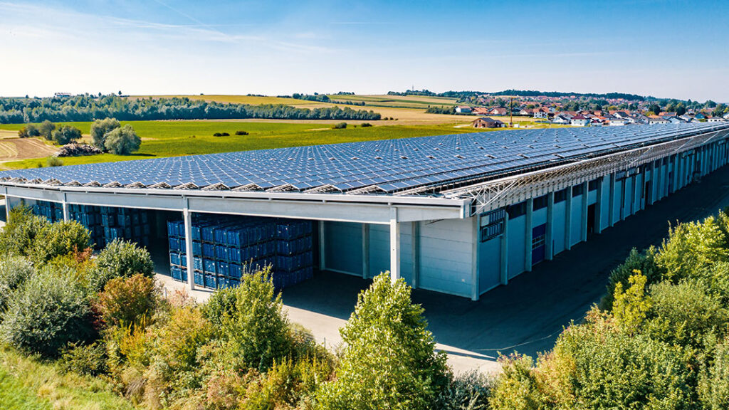 Die Logistikimmobilie in Niederbayern verfügt über 25.500 Quadratmeter Gesamtmietfläche