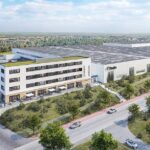 Das Objekt wird nach dem Energieeffizienzhaus-40-Standard realisiert. Dafür erhält es unter anderem eine PV-Anlage auf dem begrünten Dach und wird mit Wärmepumpen beheizt. Zudem wird ein umfassendes Biodiversitätskonzept umgesetzt.
