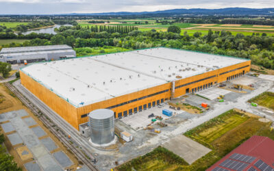 Europas größtes Logistikzentrum aus Holz feiert Richtfest