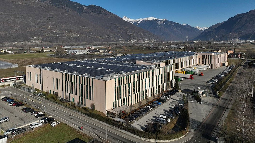 Deka Immobilien bringt Schweizer Immobilie in eigenen Fonds ein