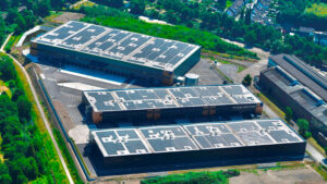 Mit einer Logistikhalle und zwei Gewerbeparkriegeln sind auf der sanierten Stahlindustriebrache des „Zeus-Geländes“ drei Gebäude mit insgesamt knapp 29.500 Quadratmetern Fläche entstanden