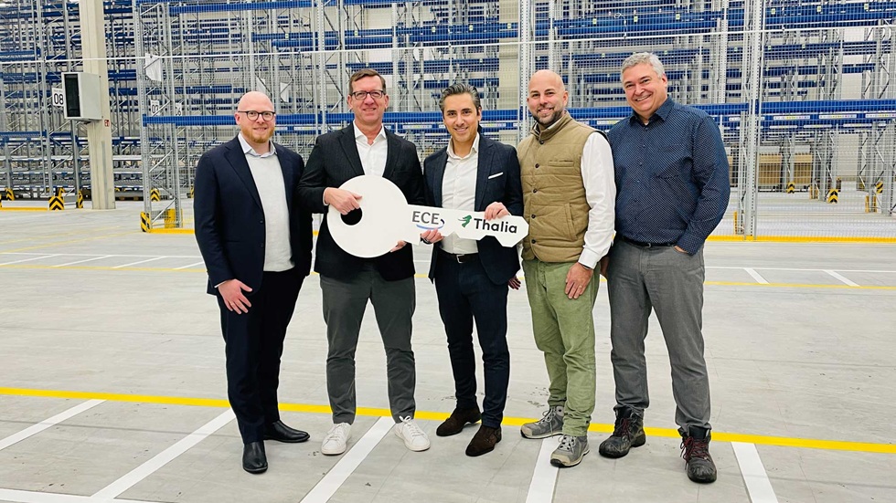 Thalia erhält Schlüssel für den neuen Omni-Channel-Hub in Marl