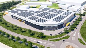 Der Neubau umfasst rund 17.000 Quadratmeter Lager- und Servicefläche für Hochvoltbatterien. Zudem ist er Teil der „Strategie 2030“ der DHL Group. Sie zielt darauf ab, Kunden in Wachstumsfeldern wie Elektromobilität, erneuerbaren Energien und zirkulären Lieferketten zu unterstützen.