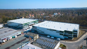 Die Gewerbe- und Logistikimmobilie Four Parx Dreieich Airport wurde in einer nachhaltigen „Holz-Hybrid-Bauweise realisiert