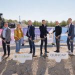 (v.l.n.r.) Dominic Thoma, Oliver Schmitt (beide Four Parx), Sibylle Wartlick, Stephan Keck (beide Gemeinde Kirchheim), Johannes Siekmann, Kai-Hendrik Klockhaus (beide Quincap), Andreas Hillebrand, Stephan Röhl (beide Bremer).